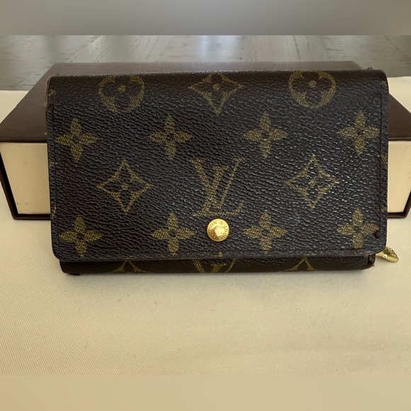 Louis Vuitton Handbags - Louis Vuitton Brown Monogram Wallet